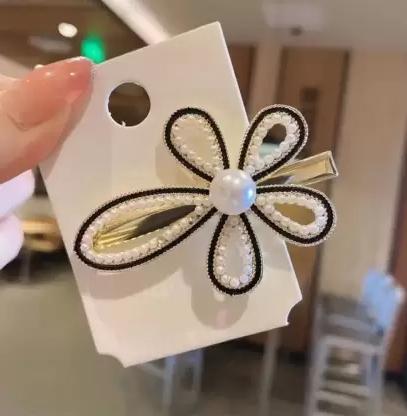 Gracious Pearl Gold Plated Hairclip Jewellery for Women Hairclip